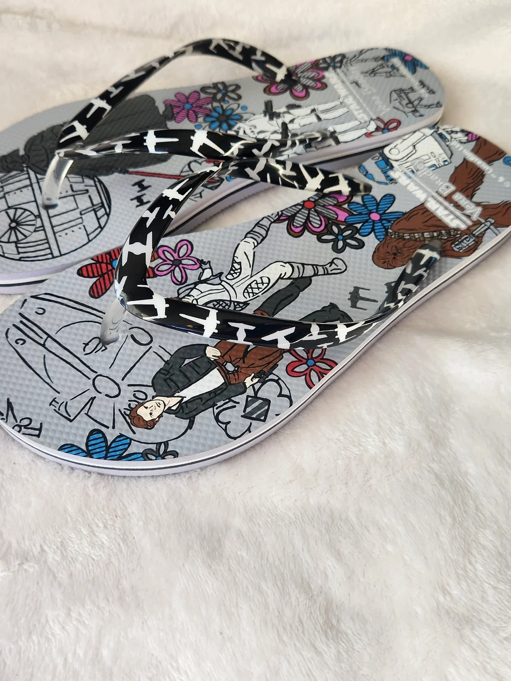 Vera Bradley x Star Wars Floral Flip Flops - Gray Size 7-8 - Picture 3 of 5